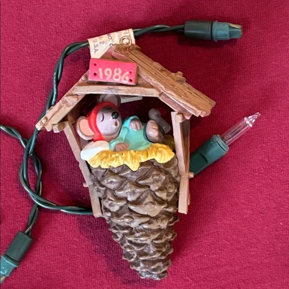 Hallmark Vintage Christmas Set of 5 Lighted Ornaments - Picture 2 of 13